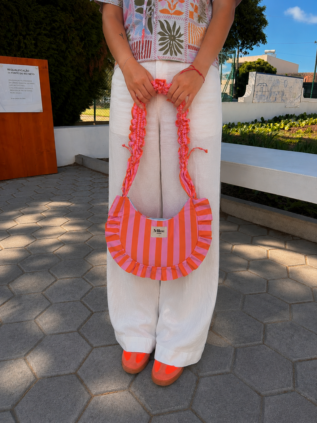 Amelia Pequeno – Riscas Coral & Rosa