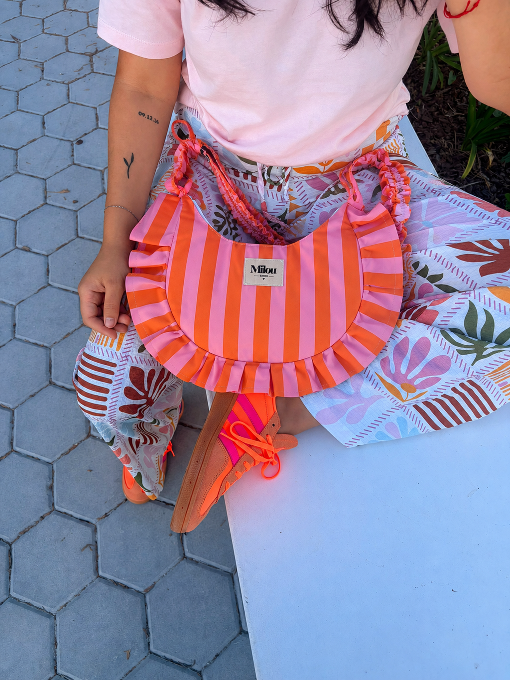 Amelia Pequeno – Riscas Coral & Rosa